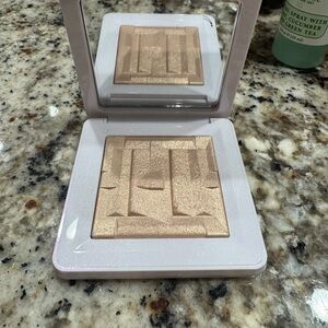 Haus Labs By Lady Gaga Highlighter - Shimmering Gold